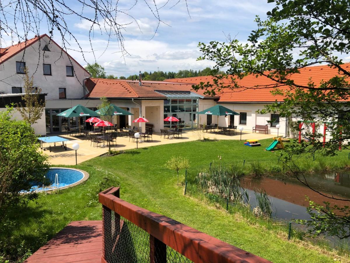 Hotel Mlyn - Jihlava Vílanec Екстериор снимка
