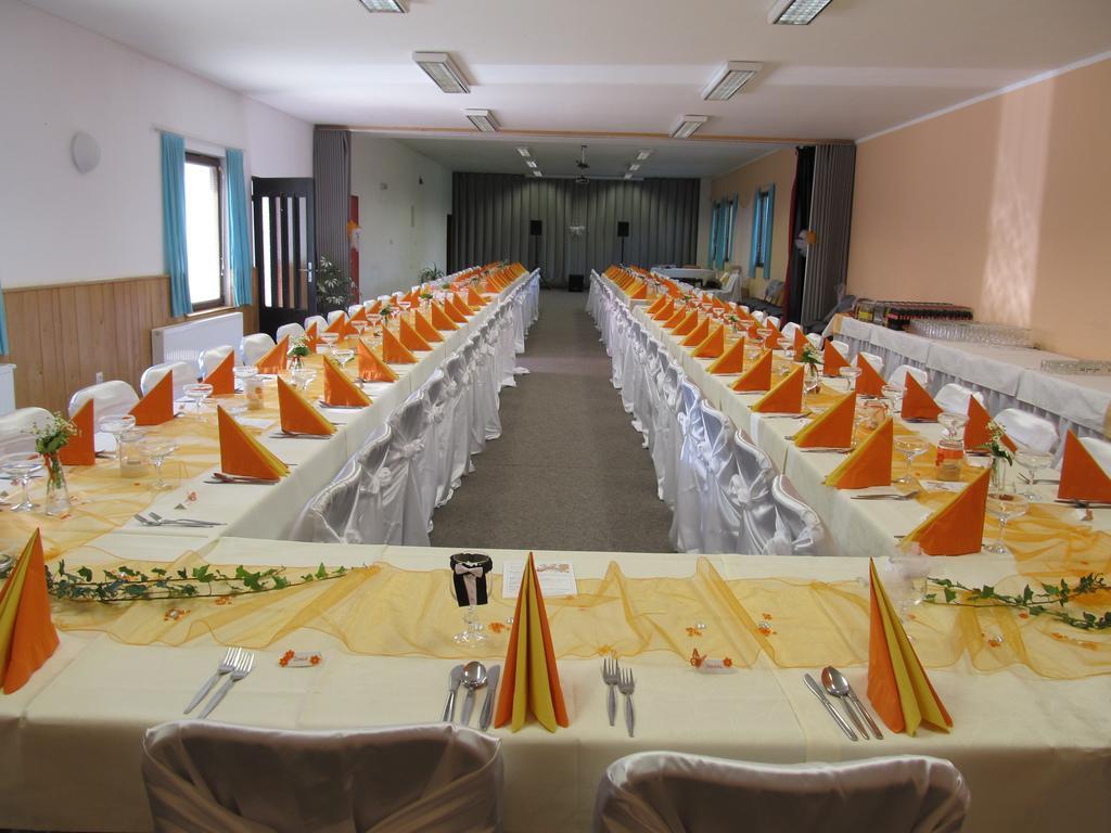 Hotel Mlyn - Jihlava Vílanec Екстериор снимка